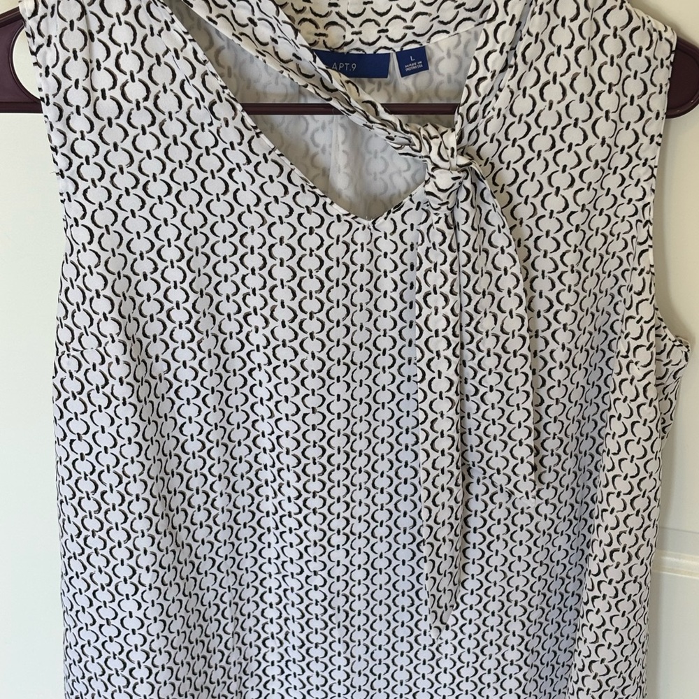 Women's Black and White Patterned Top